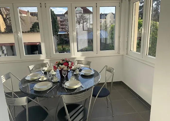 Apartment 100M, 5 Min Center 2 Bedrooms, 6 People