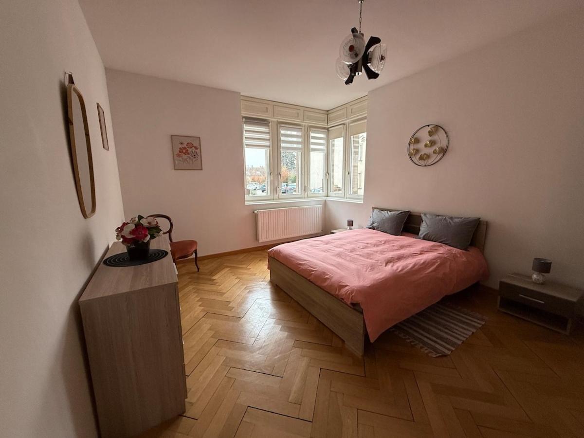 100m, 5 Min Center 2 Bedrooms, 6 People *
